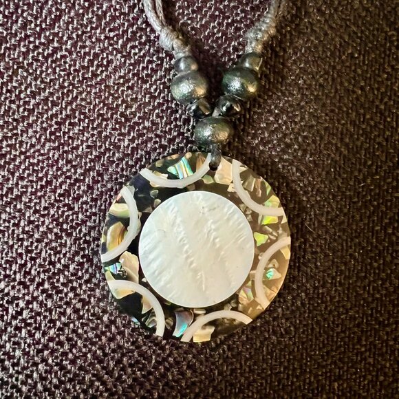 New - Necklace with shell inlays - modern circle and arcs - Picture 1 of 3